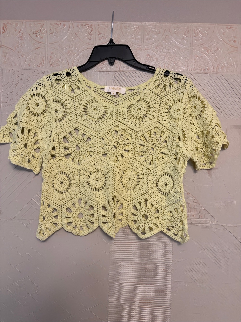 Rebellion Women's light lime green Crochet Short Sleeve Top, size M